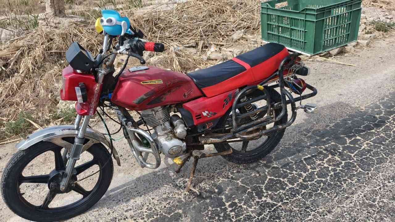 سلام عليكم
دراجه فيوم  5 كير موديل 8 اوراق اصولي سلف+ كهربائيات كله شغاله محرك 150 تخم تايرات جدد مابيه نقص 
السعر 425وبيه مجال  مكانه واسط الصويره
الخاص مفتوح


**إذا كنت صاحب هذا الإعلان وتريد حذفه لأي سبب، رجاءا أرسل رسالة إلى الدعم الفني**