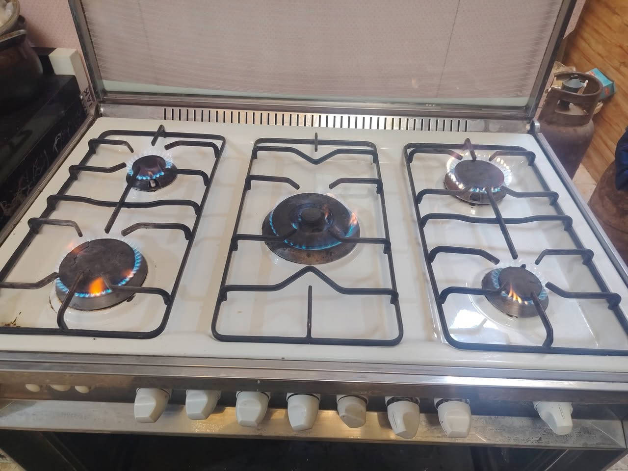 السلام عليكم طباخ خمس عيون البيع طباخ نضيف وفرنة شغال المكان بغداد البلديات سعرة ١٧٥وبي مجال شراي تعال خاص


**إذا كنت صاحب هذا الإعلان وتريد حذفه لأي سبب، رجاءا أرسل رسالة إلى الدعم الفني**