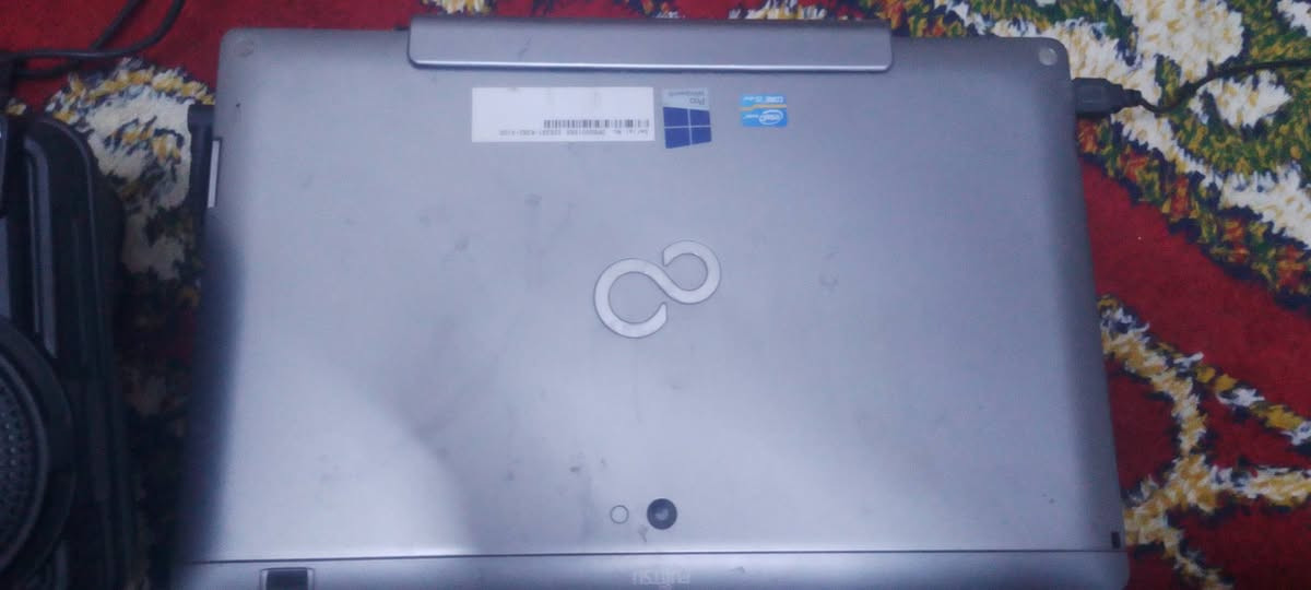 لابتوب fujitsu للبيع 
يحتوي على معالج intel(R) core(TM) i5-3427cpu 2.30GHz
RAM 4GB
مع مساحة 128GB ssd
مع شاشه لمس وتدعم البلوتوث ومعها قلم للشاشه وسماعه بلوتوث صوتها عالي مع ماوس  ويمكن فصل الشاشة من الكيبورد ويوجد خلل بالكيبورد السعر 110 الف وبي مجال


**إذا كنت صاحب هذا الإعلان وتريد حذفه لأي سبب، رجاءا أرسل رسالة إلى الدعم الفني**
