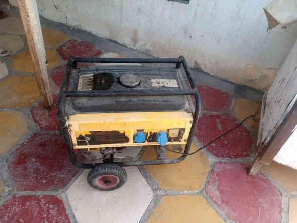 مولدة دايكر حجم كبير ملف نحاس سعر 100وبيها مجال 

مكان حله طهمازيه ***********
