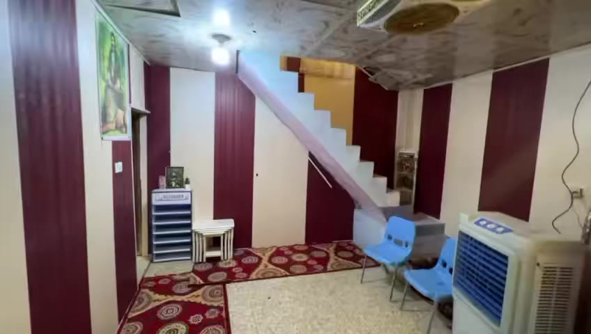 بسم الله الرحمن الرحيم 
بيت طابو صرف مساحتة 120متر
واجهة 10م نزال 110م
السوق الكبير خلف حسينية الزبيدية   يختوي على  غرفتين نوم و استقبال و صاله ومطبخ و حمام و توليت 
#علي_الغراني_للعقار
وسام فيصل 
***********
***********
علي ثائر
‭0780 718 7123‬
‭0771 201 0975‬
شارع السايدين الجديد 
مقابل ملعب جمال زليزل
