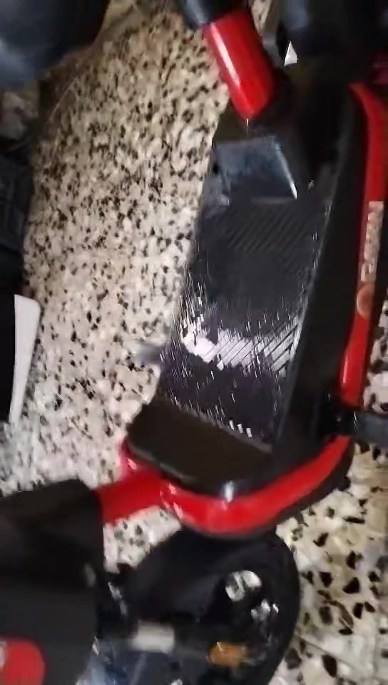 بوابه السلام عليكم دراجه جديده ما صار لي كم يوم من اشتريته بس محتاج ما متواجد على الفيس***********
