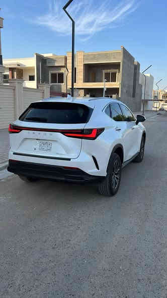 � للبيع – لكزس NX 350h موديل 2025 (Hybrid AWD)
🔹 المواصفات:
• الماركة / الموديل: Lexus NX 350h ‎2025 ‎Hybrid / AWD
• اللون: أبيض 
• المحرك: هايبرد ‎2.5 لتر + كهربائي — أداء ممتاز واقتصاد جيد بالوقود
• ممشىً السيارة : 3900 مايل 🔺
• ناقل الحركة: أوتوماتيك/ CVT
• عدد المقاعد: 5 ركاب
• الحادث : صبغ فقط بنيد موضح بل سونار  وتكحيل جاملغ وحافة الباب 
• أداء مستقر واقتصاد في الوقود
• قيادة ناعمة مع نظام AWD مريح للطرقات المختلفة
• تجهيز قياسي مريح — (مقاعد مريحة، داخلية نظيفة، إمكانيات جيدة)
• سيارة مريحة وملائمة للاستخدام اليومي أو العائلي

📌 السعر المطلوب: [29.500 $ وبي مجال بسيط جدا ]
📞 للتواصل / 
• الهاتف / واتساب: [***********]
• المدينة: [الانبار - الفلوجة]
