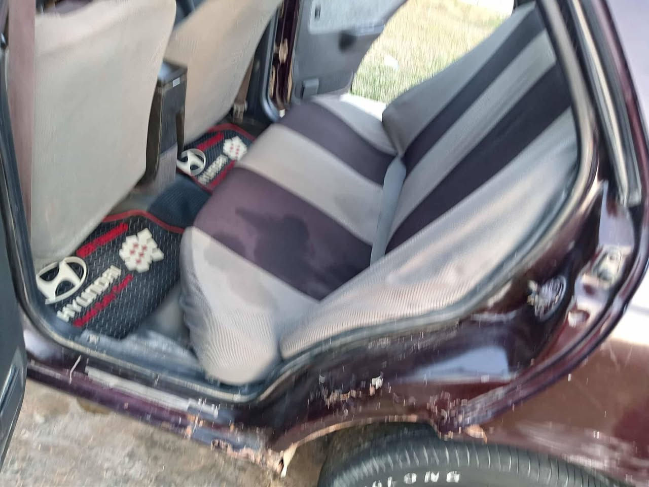 السلام عليكم الانتره دمعه موديل ٩٣ رقم صلاح الدين نكليزي كهربائيات كلها شغاله اربع جوم يصعدن وينزلن مسجل شاشه اربع سماعات تبريد ويا السويج محرك كير شرط بيها نواقص قليله السعر ٣٠ مراوس حسب القناعه الرقم، ***********
