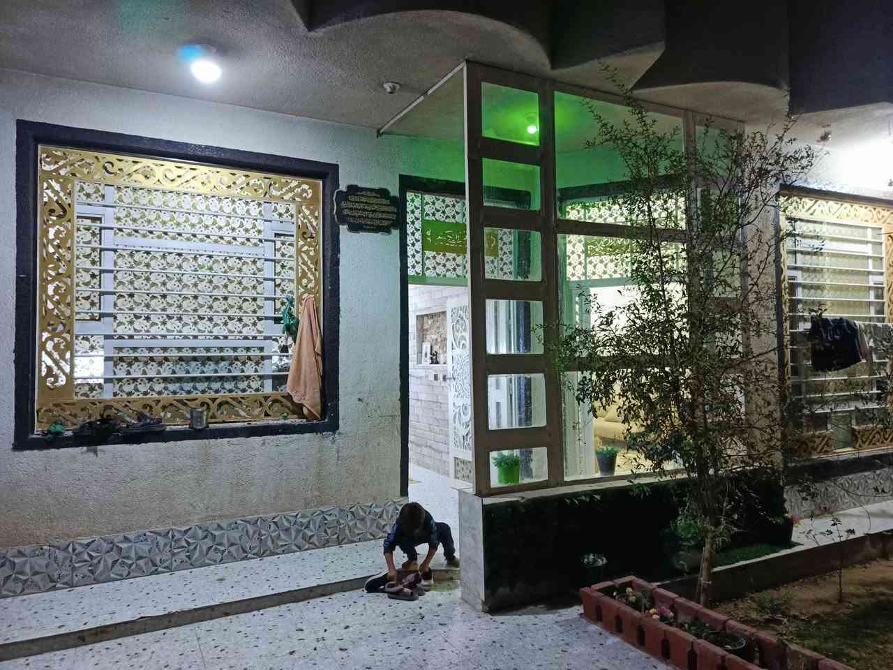 اللهم صل على محمد وال محمد 
دار للبيع مساحة 200 م 
كوت حي الحكيم منطقة الوائليه
طابو زراعي سند 25 مرقم 
من بلدية الكوت 
غرفتين وهول ومطبخ
وصالة وصحيات داخلية وخارجية
وكراج وحديقة 
قريب على شارع الشارع الرئيسي 
الاستفسار: واتساب او اتصال 
***********
مكتب عقارات دار واسط
