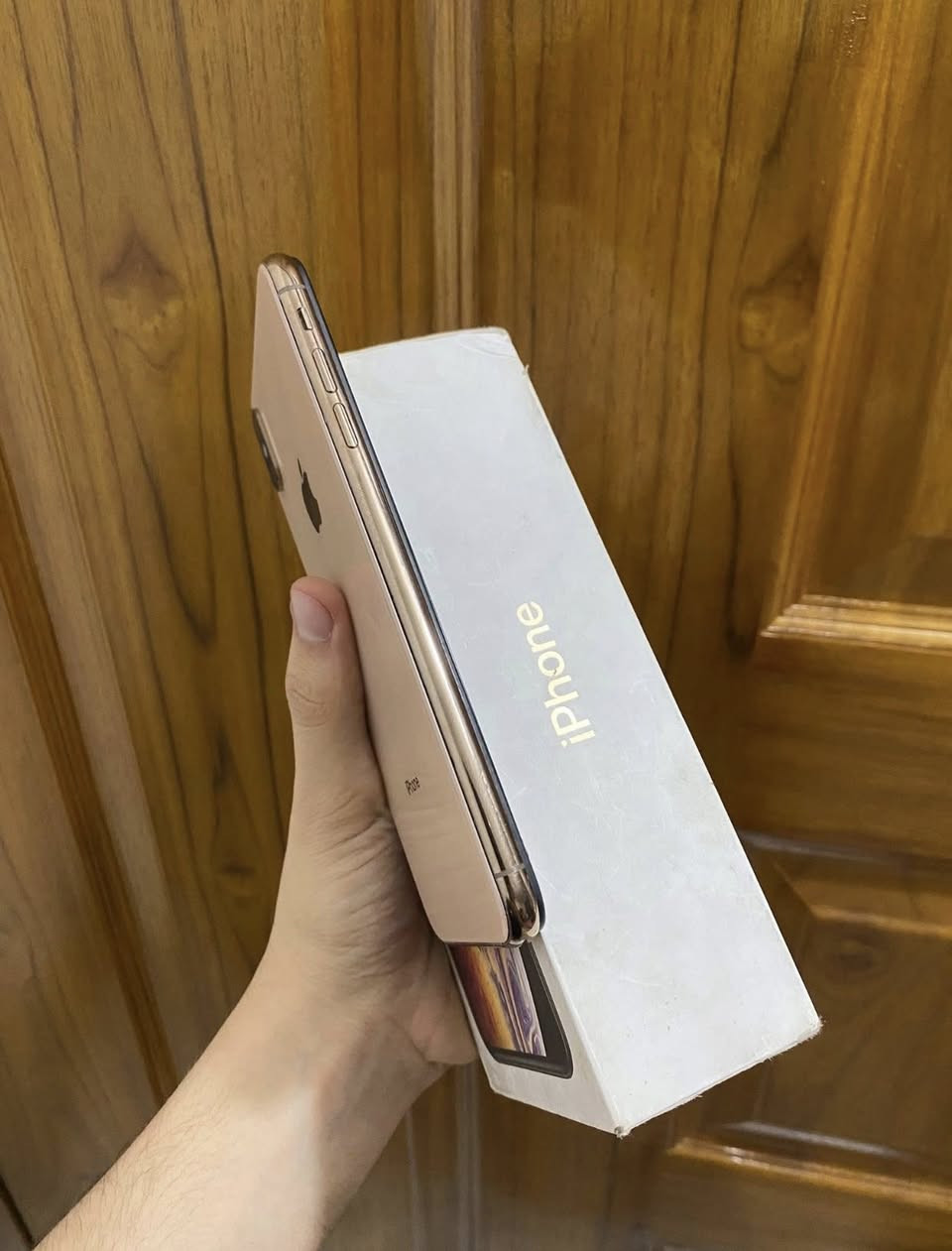أيفون أكس ماكس
نظيف بدون ضربات بالشاصي 
النموذج M
الذاكره 256
البطارية 55 بلادية
الجهاز كله بلادي فقط ظهره مبدل 
السعر ١٧٥ بي مجال 
عنواني بغداد حي اور ***********
