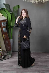 عباية ملكية • تطريز يدوي • خمس قطع