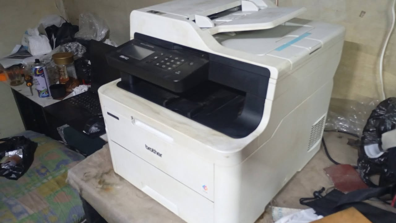 للبيع MFC-L3750CDW طابعة ليزرية ملونة
#مستعملة 
المواصفات 
طباعة أوتوماتيكية على الوجهين
سلكي، لاسلكي ولاسلكي مباشر
ملقم المستندات الأوتوماتيكي
حتى 2400 × 600 نقطة في البوصة
مأخذ USB
شاشة لمس 
عداد الطابعة 1116 
المحابر أساسية 
+ طقمين محابر كوبي 
الطابعة معها الكرتونة الأساسية ووصلات الأساسيات


**إذا كنت صاحب هذا الإعلان وتريد حذفه لأي سبب، رجاءا أرسل رسالة إلى الدعم الفني**