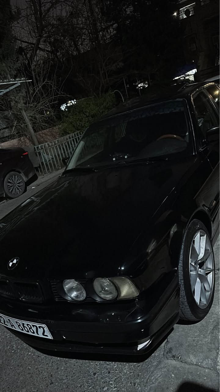 Bmw 525i  مۆدیل 93دیجیتەڵ
فولی گێر عادیە سەیارەکە ماشاللەی دەوێ چار تایەو ویلی  m مۆدیل نوێی لەسەرە  رەقەمی سەنەوی نوێ هەتا ٢٠٣٠
تەبرید ساردو گەرمی بەشەرت گێر مەکینە مەزبوت کەپس عامە لۆ جوانی جەمپەکی زۆۆر خفیفی پشتی هەیتی بێ ئەوەی حوزی سپێری ئەزیەتی خواردبی
سعری ٦٢ معامەلەکی کەمی تێدایە 
لە هەولێرە 
رەقەم تەلیفۆن   *********** أربيل, العراق
