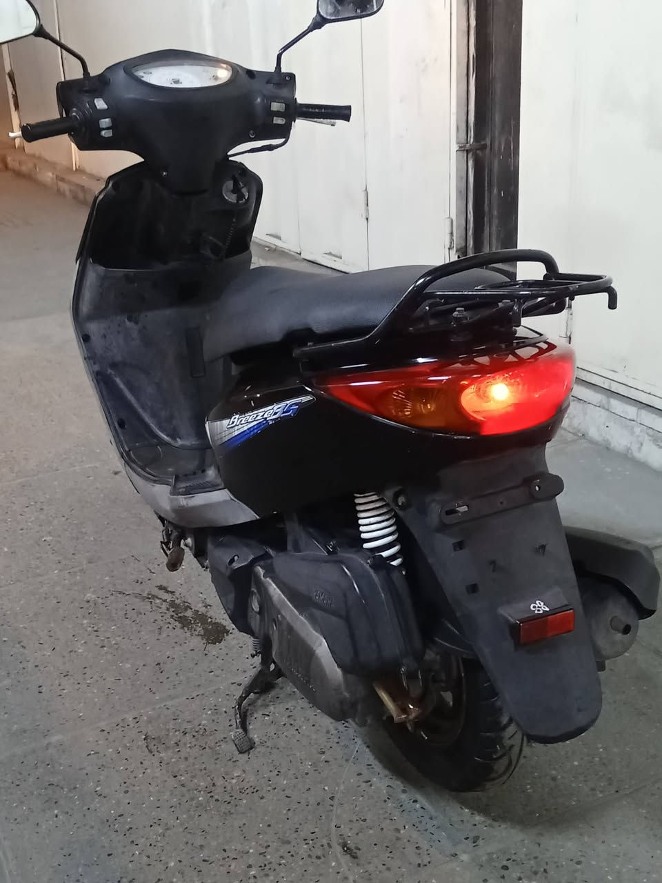 السلام عليكم شباب دراجة بغبغا نوزل مال رمبة صارلهة شهر من امنزلهة رمبة كلهة ابلادية  وكلهة شغالة كفرات كلهه ختم وية المكينة وكهربايات كلهن شغالات شلعة ومعدل ونعومة تأكل الكاع اكل جديدة بمعنة الكلمة صارلهة شهر بعدهة على وضعية الرمبة العنوان بغداد باب المعضم ولا ستفسار ***********
