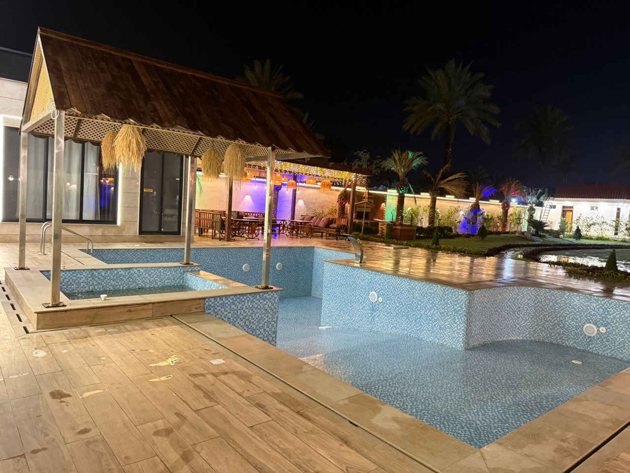 🌟 مـزرعة VIP 🌟
الرفاهية والخصوصية التامة في قلب "البعيثة"
استمتع بأجواء استثنائية تجمع بين حداثة التصميم وهدوء الريف:
• 🏊‍♂️ مسبح داخلي VIP: مغلق بالكامل، بنظام إضاءة ليلي وشلال جداري (صيفاً وشتاءً).
• 🎮 ترفيه متكامل: صالة واسعة، PlayStation، وطاولة تنس لمنافسات لا تُنسى.
• 🛌 غرف نوم بانورامية: إطلالات زجاجية مباشرة على الحديقة بتصميم مودرن فاخر.
• 🌳 حدائق ملكية: مساحات خضراء واسعة، جلسات خارجية (آلاچيق)، ومنطقة شواء احترافية.
علماً :- المزرعة موثقة في تطبيق اجرلي

📍 الموقع: بغداد - البعيثة.
📞 للحجز والاستفسار: [***********]

او مراسلتنا على الواتساب من خلال الرابط:- 

https://api.whatsapp.com/send/?phone=9647771588622&text&type=phone_number&app_absent=0&wame_ctl=1
