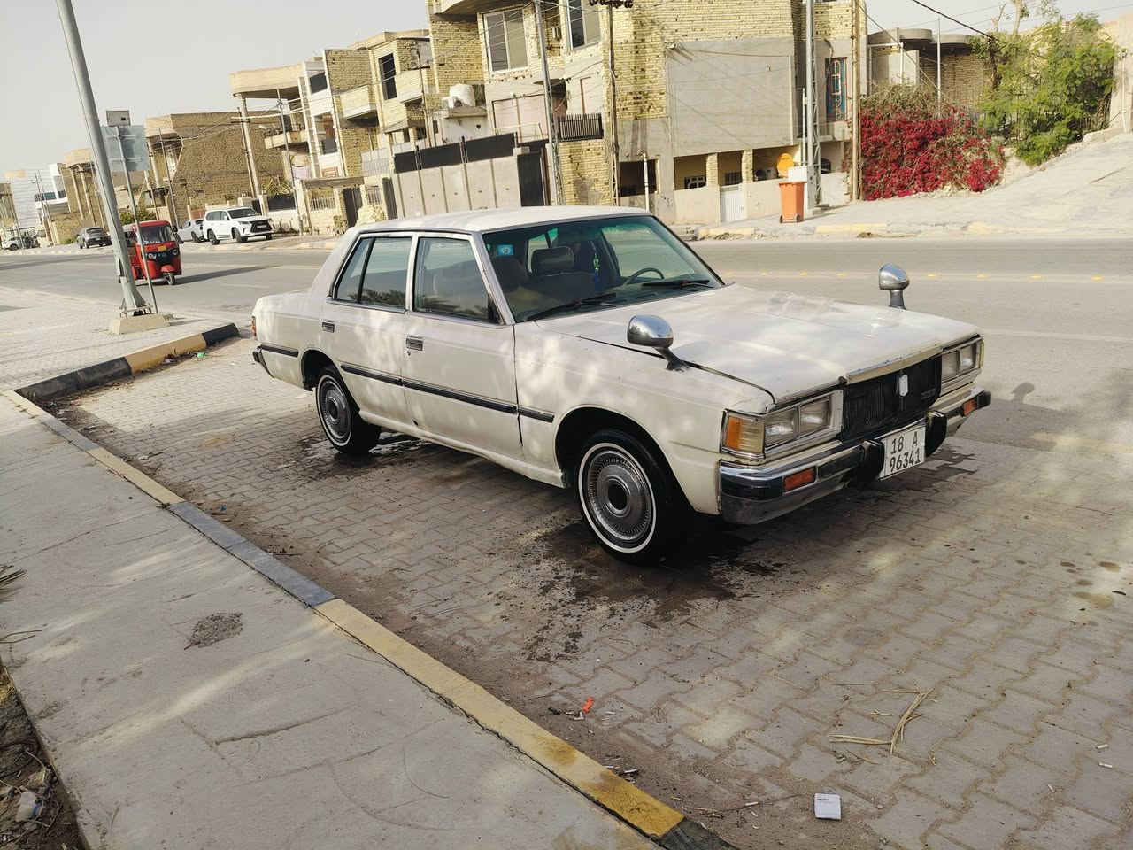 سلام عليكم كراون موديل 81 سيارة رقم نكليزي بسمي سيارة كير ومكينة وتبريد شغال وتخم تاير دوشمة جديدة غرفتهة حلوة وسعر 35 وبيهة مجال*********** العنوان واسط كير ومكينة بطة ما متواجد علة الفيس شراي يتصل وبلخدمة
