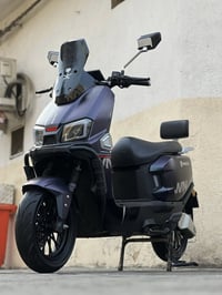 صاعقة دراجة جديدة جداً  ومابيها اي نقص  وشرط البطاريات تفحصهم وين ميعج...