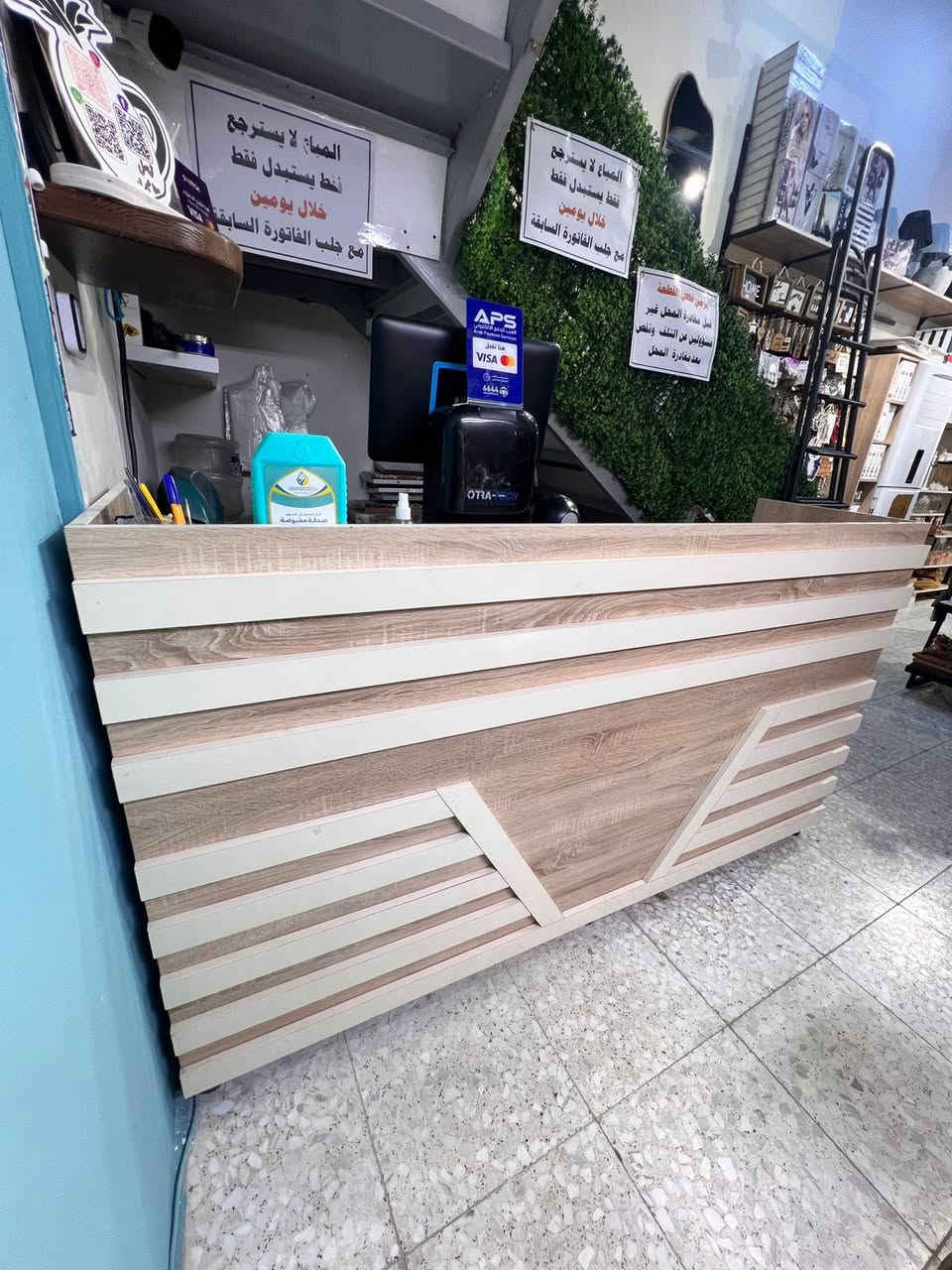 ميز كاشير ميز ادارة 

خشب mdf تركي تزگام درجة اولى نظافة 90 ‎%‎ ، يحوي على جرارات ثنين وكومدي ورفوف من داخل عدد 3 ، قياساته طول 194 سم ارتفاع 110 سم عرض 55 سم 

السعر 400 الف وبي مجال بسيط موجود بالنجف بحي الكرامة تواصل على رقم تليفون فقط ***********
