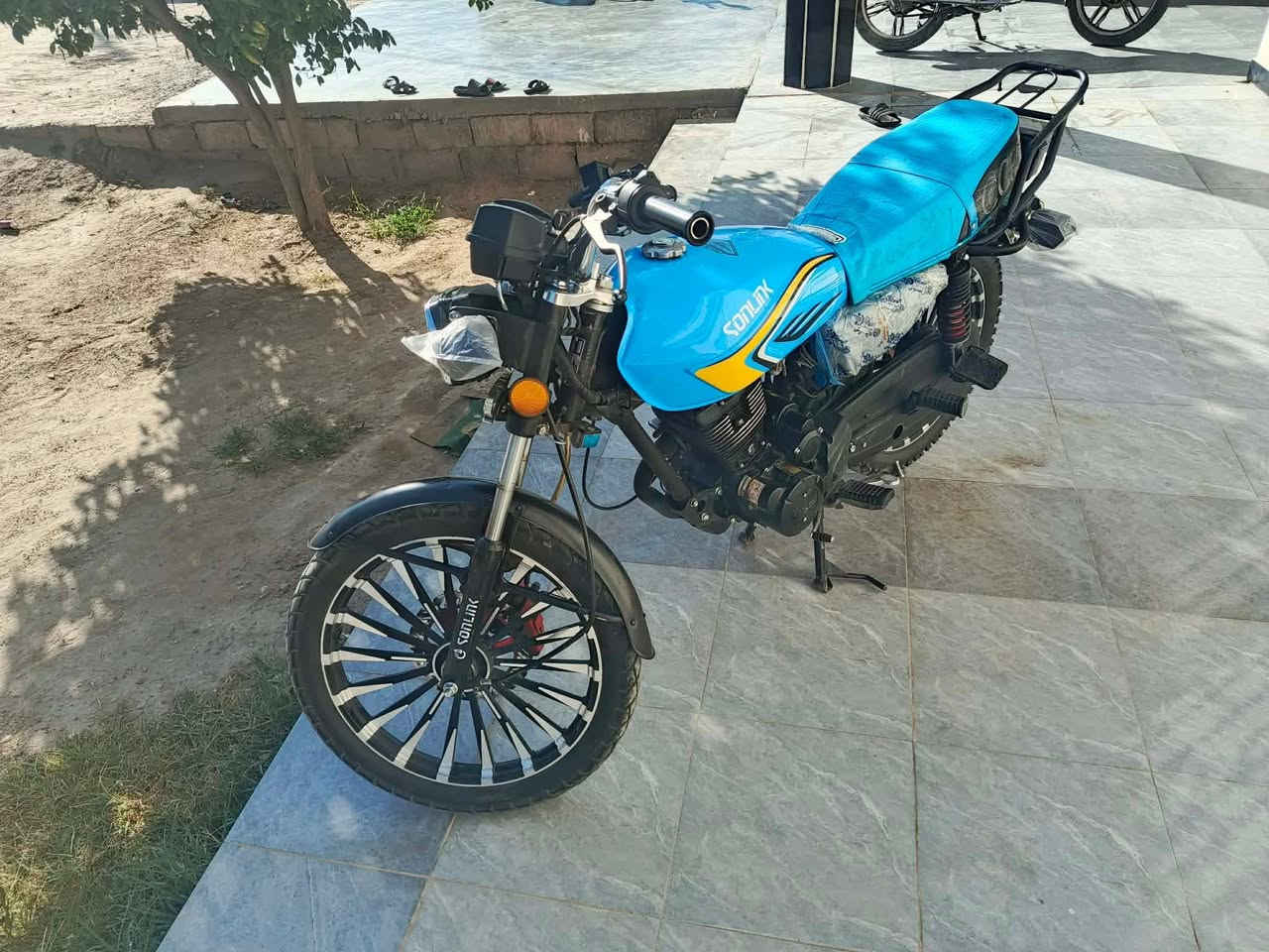 #مكلف_بالنشر 
سولنك للبيع موديل 2024 
محرك 200cc
رقم صاحب الدراجة
***********
***********
العنوان صقلاوية
