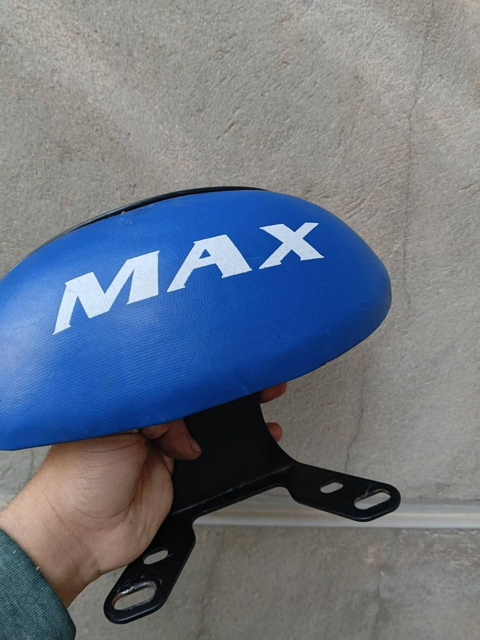 السلام عليكم 
تجوة جيتي ار للبيع 
ترهم على سكنسي ثعلب اغلب 140
السعر 10 الاف
مكاني بغداد الحرية ماعندي توصيل
***********
