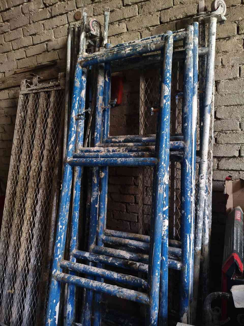 سلام عليكم سكلات. حجم 60 سانتيم حديد 2 ونص ملم قويه. كل سكله. وياها مكص واحد.  العدد 3سكلات مكان بغداد بوب الشام ***********
