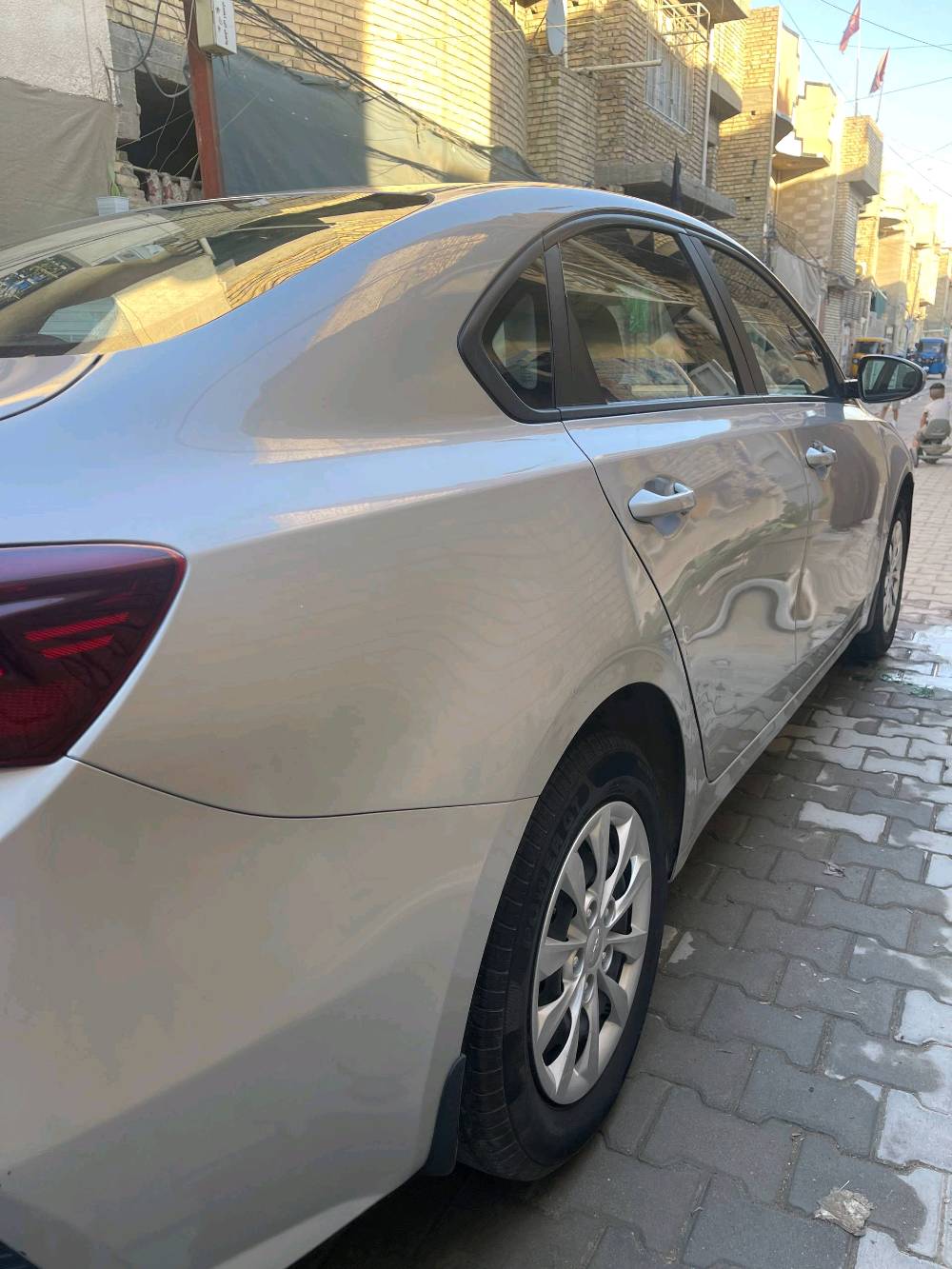 كيا سيراتو 2023
محرك 1600 
كير محرك صدر تبريد مكفول
سيارة مكفولة من صبغ وتبديل وفتح
بيها ملاحضات بسيطة شخوط بل باب وطخة بلهلال
ماشيه 123 الف
رقم بغداد الدولي باسمي السيارة تحويل ثاني يوم
هزة جديدة وسنوية ل28 
رايدها 160 وبيها مجال بسيط
مكاني بغداد الشعلة او حي العدل
 ***********