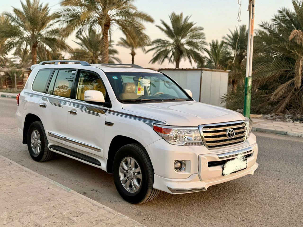 سلام عليكم لاندكروز البيع موديل ٩  سعره  ٢٤٠ بهيه مجال  ***********
