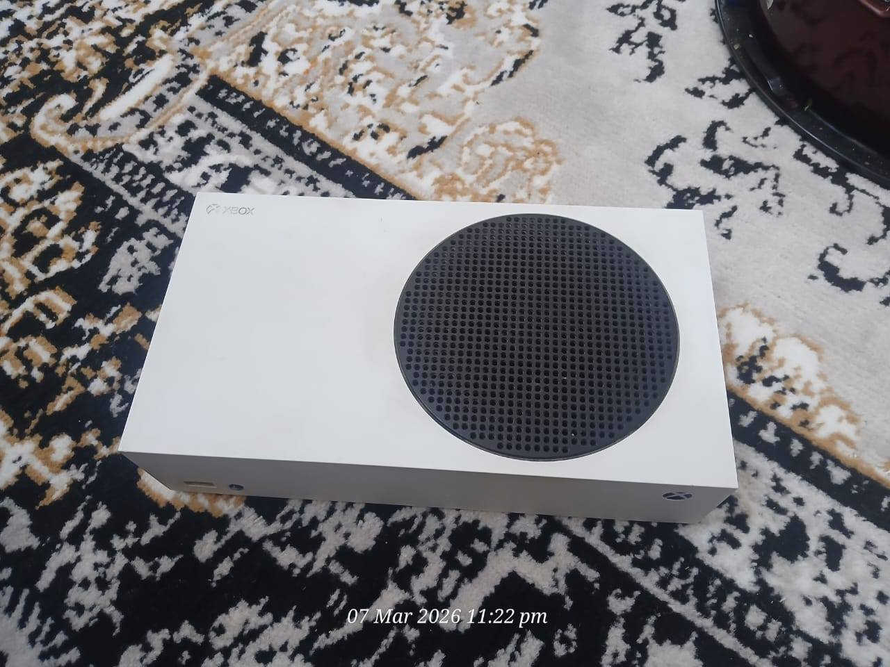 السلام عليكم
اكسبوكس سيريس اس نضيف ذاكرة 512 مابيه اي عطل نظافة فول الله شاهد الجهاز بيه حساب مشترك فيفا 26 و بيس 2021 
وياه يدات ثنين اصليات وحدة مابيهة اي عطل و الثانية الكير مالتهة يشكل كيبلات الجهاز كاملة و الجهاز بدون كارتونة  
السعر :400 و بيه مجال 
المكان بغداد هور رجب


**إذا كنت صاحب هذا الإعلان وتريد حذفه لأي سبب، رجاءا أرسل رسالة إلى الدعم الفني**