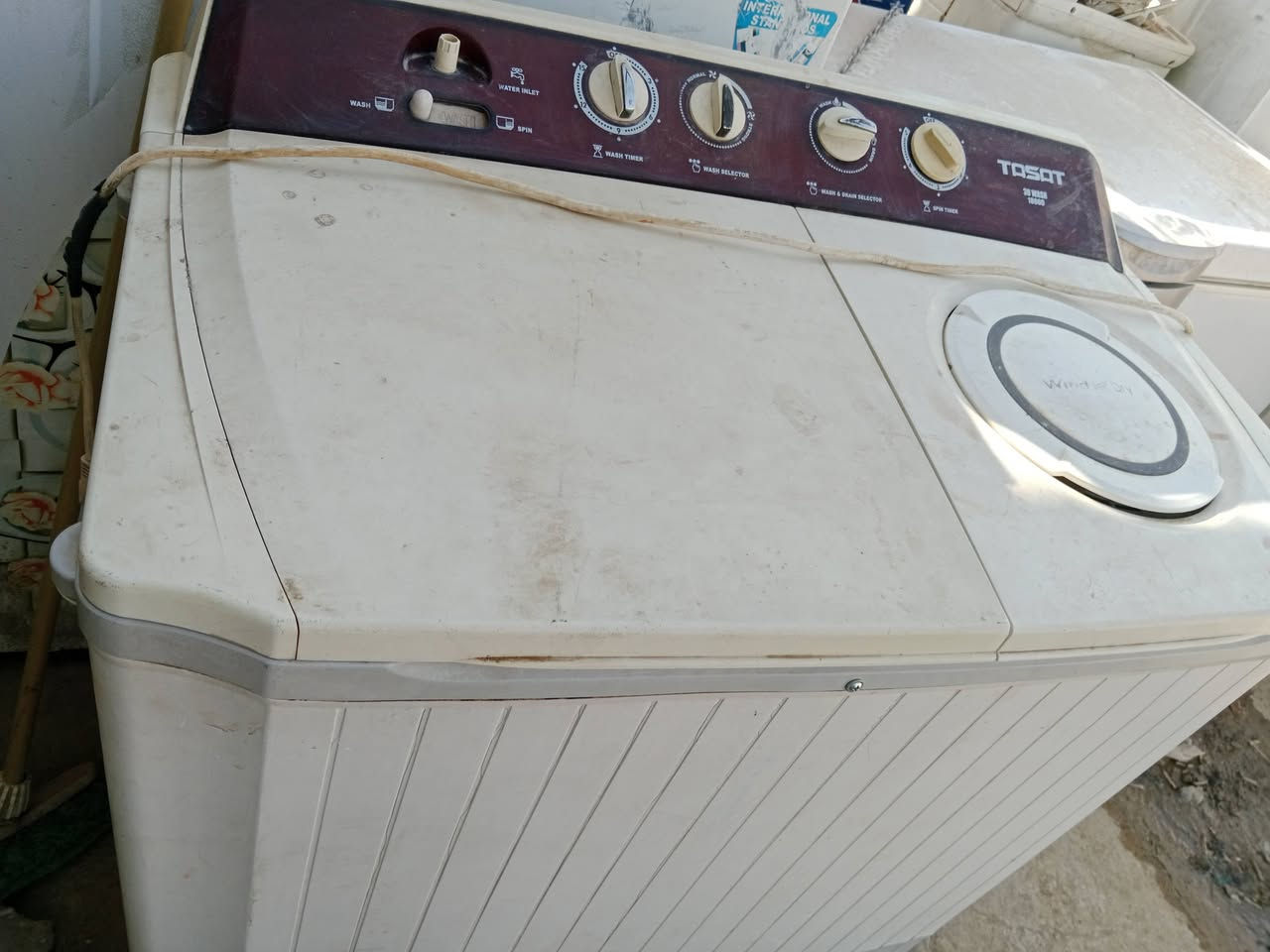 السلام عليكم غسالة ملابس 18 كيلو نوع تويوتا شغاله وع الفحص للبيع حله شارع 80 السعر65 قفل ***********
