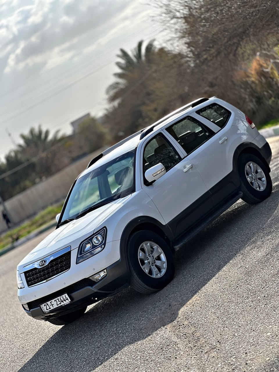 كيا موهافي 2016 خليجي 
فول  مواصفات بدون سلايت  
  (فقط بيه شبر كارت وشبر تعديل )
لون ابيض ثلجي 
ماشيه 220Km
تبريد مركزي 
كشنات جلد 
تخم تاير جديد 
مكينه v6 
كير ومكينه بشرط (قبغ محرك مفتوح)
مكان سياره كركوك 
للاتصال ***********
