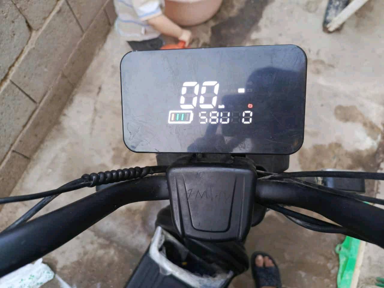 سلام عليكم دراجه شحن البيع او مراوس دراجه نقص بطاريات 3 منفوخه كهربائات كامله ملف مكفول سعر 150 