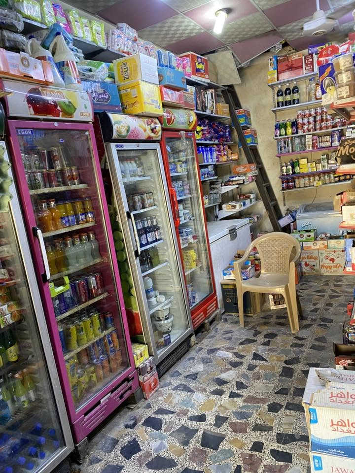 اسواق للبيع بغداد الكماليه شارع الأصفر شغاله خير من الله إيجارها 200 كامله مابيها اي نقص بيها مخزن 
السعر 11 وبيها مجال 
الهاتف ***********
