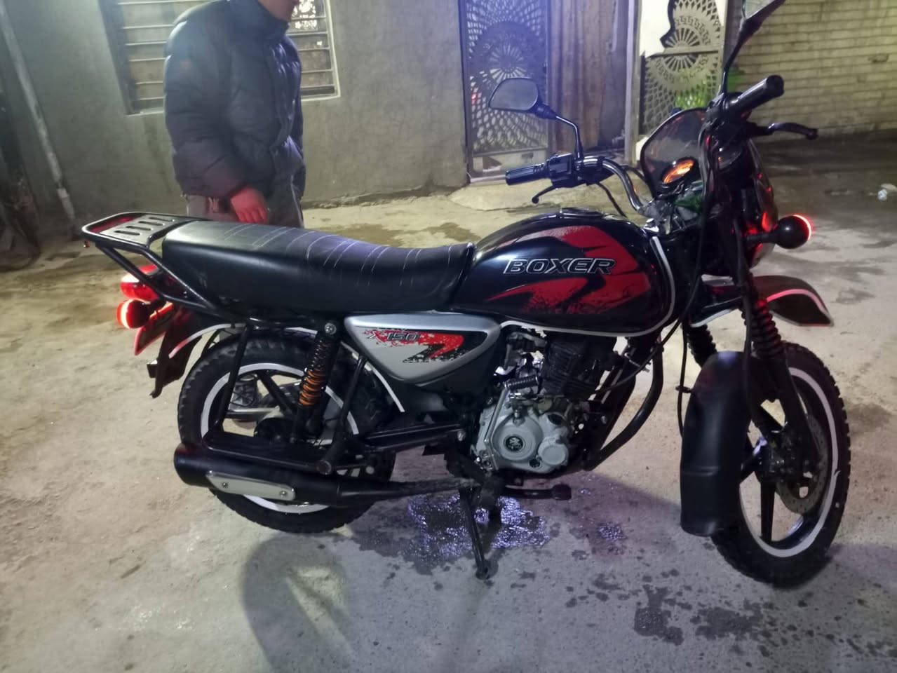 السلام عليكم دراجة بوكسر موديل 2023شهر التاسع محسوبةعلى 2024 أوراق اصولية الدراجة خير من الله مامفتوحة قبل شهر اخذته  السعر مليون ونص 
مكاني بغداد التاجي يم جسر الدوار 
رقمي :***********
