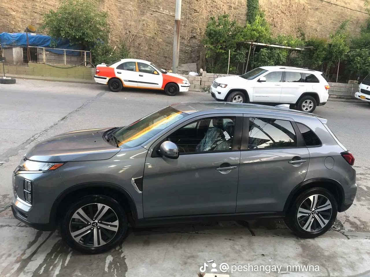 سڵاو هاوڕیان ئەم سەیارە بۆ فرۆشتن میسەر بۆشی اوت لاندەری سپۆرت مۆدیل 2022 بەناوی خۆمەوە یە 40 مایەڵ ڕۆشتوە لە سفریەوە لای خۆمە نمونەیە لەجوانیا دودەگای گۆڕاوە لای سایەقو دوای سایەق ڕەسمی سۆنەرەکەشی دائەنیم  سعری 145 وەرەقەیە پێویستم بە پارەیە ئەگیانا لە 150 کەمی نایەم بەڵام قفڵی 145 گەڵایە فول فول مواسەفاتە بەس سلایت نیە غولە دەبڵ ئەکسلە واتە فولە بۆ پەیوەندی 
*********** viber
*********** korek السليمانية, العراق
