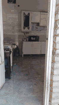 بيت ٢٠٠ متر للبيع يتكون من غرفتين وصاله ومطبخ وصحيات داخليه وخارجية  واستقبال العنوان طوريج الحولي مقابل حي الضباط شارع اسواق علوش او عقارات سما الاخلاص للتفاصيل الاتصال عالرقم ***********
