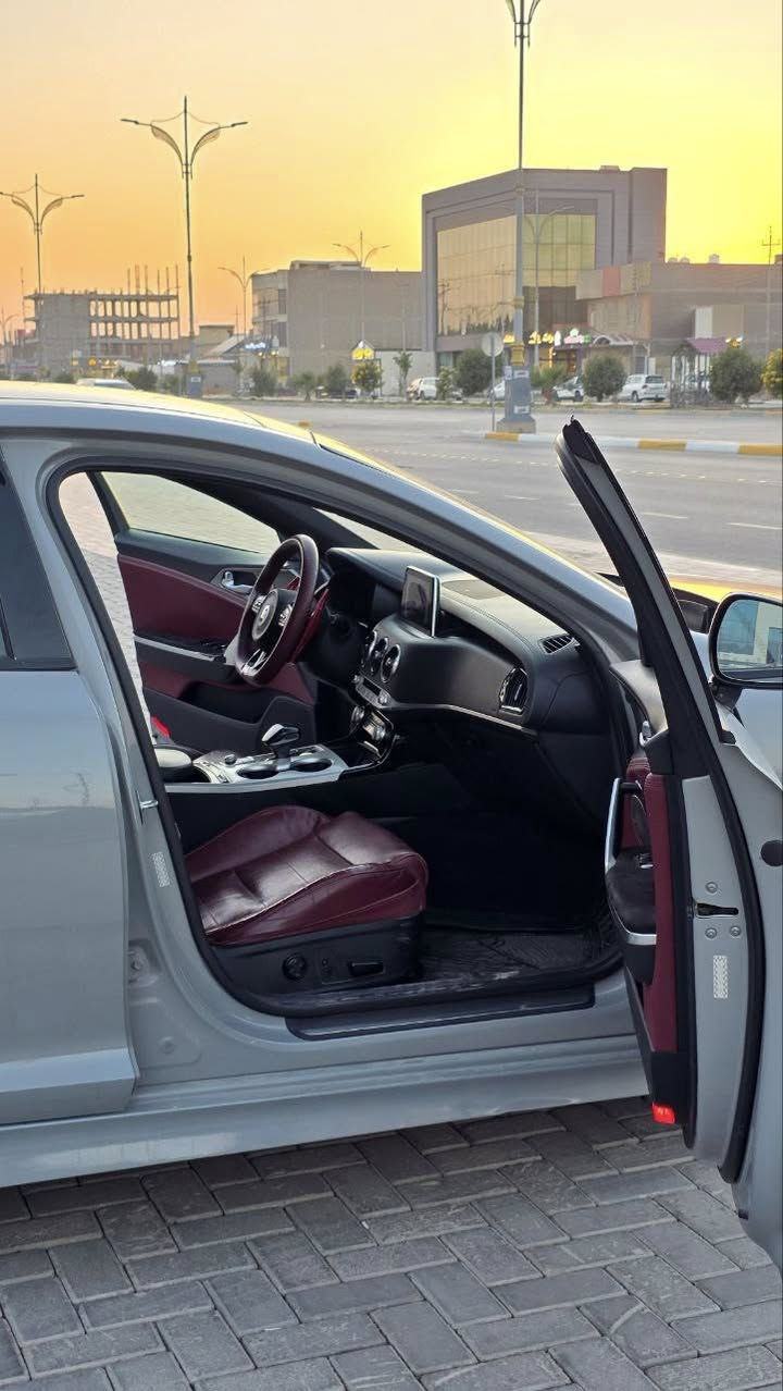 سلام عليكم  بسبب الوعود الكاذبه للبيع او مراوس فقط جيب او جارجر فقط
صور الحادث بلمنشور لا تعبني واتعبك السياره جاملغ امامي وهلال الجاملغ الخلفي والباب بي شويه نقص السياره دبلات امامي فقط 

كيا ستنكرGT2  2018 اعلى فئه 

محرك ٦ سلندر توين تيربو   

حجم 3.3 توين تيربو 

القوة :- 370 حصان 

العزم :- 520 نيوتن متر 

تسارع 0 الى 100 :- 3.9 ثانية

رقم بغداد 

ماشية 77 الف 

مواصفات :-2 GT معروفه فول 1/1

-بصمة + دخول ذكي 

‎بانوراما- 

-صندوق كهرباء بصمة و يفتح عن طريق الاشارة 

‎نقطة عمياء- 

-مري شفط 

-رادارات امامية + جانبية + خلفية

‎كشنات حضن-+ منفصل 

‎مرايات تعتيم ذاتي- 

-لايتات الأمامية 4عدسات LED اتو متحرك مع ستيرن 

-بگ لايتات LED

-لايتات الداخلية LED

‎شفتات ستيرن- 

‎داتاشو- 

‎جنطة كهرباء شفط-

-انارة الترحيب اثناء فتح الابواب

-مري قلاب

‎هاند بريك بصمة-

‎حساسات امامية خلفي مع توقف ذكي-

‎قيادة ذاتية- 

‎تنبيه خروج مسار- 

‎نظام بريك 6 بستم Brembo‏‎-

‎‏‎‏‎شاحن هاتف (امامي وايرلس/خلفي-

‎نظام كار بلي وايلريس-

‎‏‎تغيير صوت الاكزوزت من شاشة الاعدادات-

‎‏‎‏‎  ( عالي ، وسط ، منخفض ) 

‎‏‎‏‎خزن كشنات ميموري Set 1/set2-

‎‏‎‏- كشن (جلد+اماميات كهربائي+تدفئه)

‎‏‎‏‎ستيرن  D (تحكم كامل+كير+مثبت سرعة)-

‎‏‎‏‎مري (ترحيب+تحكم+كاميرا +اشارات+شفط)-

 ‎‏‎‏‎تبريد قطعتين الخلفي منفصل + امامي منفصل‏‎‏‎- 

-اوتو ستوب Auto Stop

‎‏‎‏‎خمسة انظمة قيادة- 

‎‏‎‏(Smart+Eco+Comfort+Sport+Custom)

مكان السيارة الرمادي  

للاستفسار ***********
