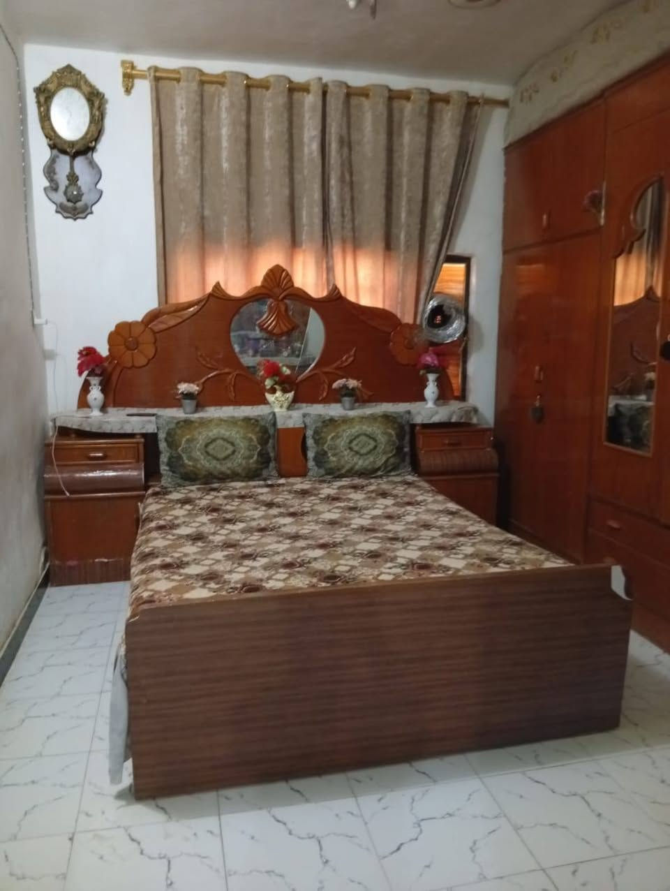 السلام عليكم غرافته اخشاب جديد للبيع مستخدر سعرها 500 ألف وبيه مجال الرقم *********** ***********
