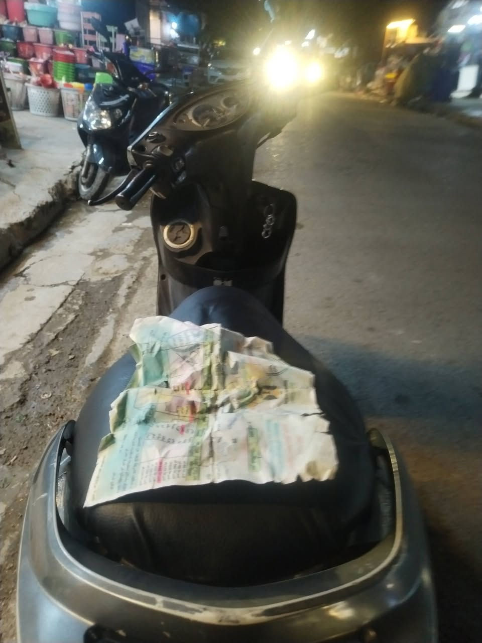 سلام عليكم ماكس ثعلب للبيع دراجه نضيفه نكره سلف هندر كلشي شغال الكفرات اصلي مختم بيها جنطه داخل الصندوق بيها هورن اشاير لايت مروحه اصلي سبب البيع محتاج فلوس الدراجه اوراقها اوصليه سعرها 475 وبيها مجال بسيط رقم وتساب فقط *********** العنوان بغداد
