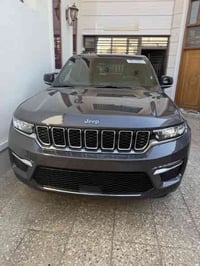 جيب كراند  شيروكي 2025 بانزين + هايبرد + شحن منزلي  المسافة المقطوعة: ...