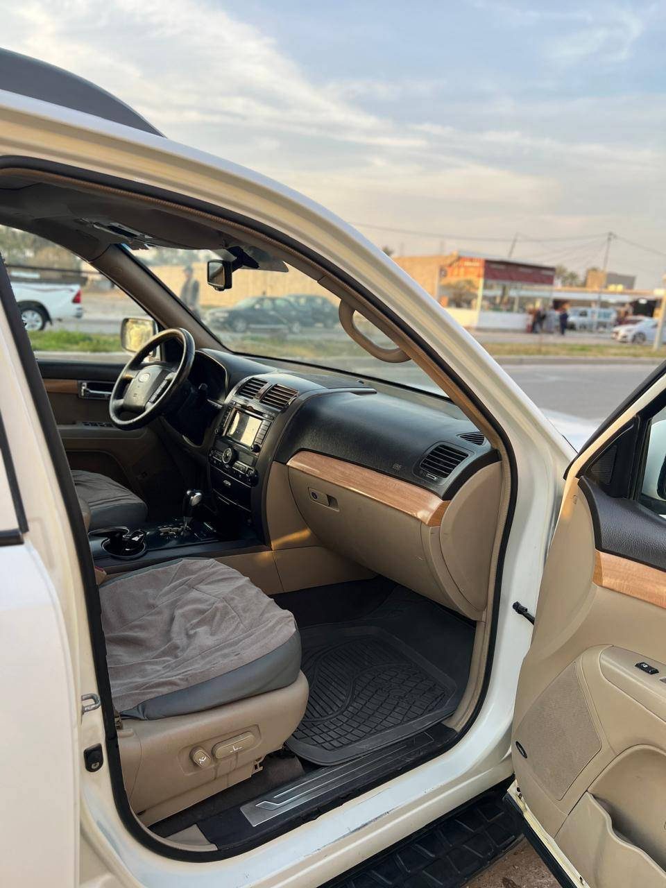 السلام عليكم :
للبيع موهافي 2009. 
 وارد خليجي.
فول مواصفات
تدفئه تبريد
محرك وكير مكفولات
صدر امامي خلفي نظيف.
بيها صبغ قطعتين بدون دواخل أثر شخوط
مكان السيارة صلاح الدين / الضلوعية . 
الرقم ( *********** )
