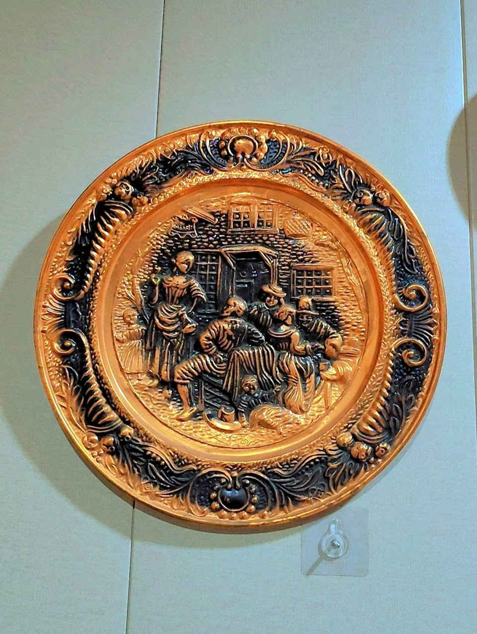 استيراد اوربي 
طبق تعليق من النحاس الأحمر مرفوقة بالحامل مختوم هولندي الحجم 37cm  التوصيل لجميع محافظات العراق للتواصل عبر الواتساب ***********
