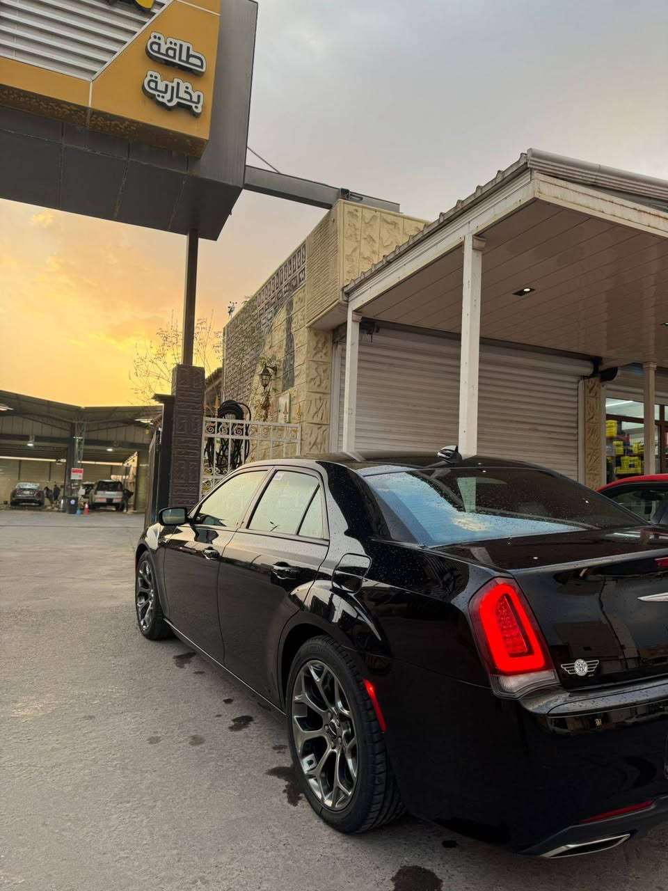 أوباما 2018 300s وارد كندي فول مواصفات ما عده الفتحة معروفة المواصفات مكفولة ما عده قطعه وحده مبدلة اصلي نفس الون بدون صبغ السياره نظيفة كلش سعرهة 225 وبيهة مجال للتواصل *********** مكان اليصره التنومة شارع الواء
