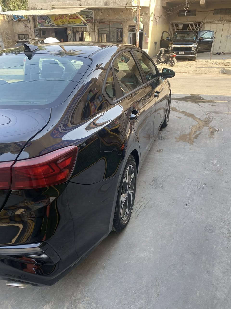 سلام عليكم فورتي امريكي ٢٠٢١              السيارةجديدة اي نقص مابيه تخم تاير                     باسمي السيارة صور الحادث موجودة بالمنشور.      وصار بيها طخة بقبق الجنطة بسيط وبيها ملاحظات صغيرة السيارة مابيها صبغ 
المكان المنصور ***********
السعر ١٣٥ وبيها مجال بسيط
