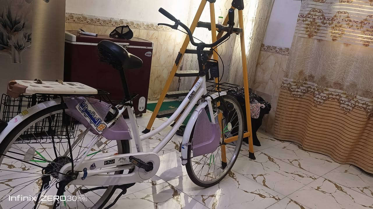 بايسكل نضيف جدا باله ياباني شركة كلوف موديل ٢٠٢١ من كرار ابو النقش السعر خاص *********** بي واتساب
