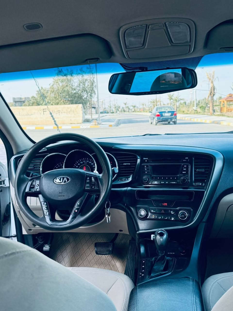 سلام عليكم كيا اوبتيما موديل ٢٠١٤ خليجيه مكينه كير مكفولات وضع لشركه جاهزه من تدفئه وتخم تاير تبريد حداديه علمآ لسياره بيه تلث قطع صبغ بدون حادث عنوان واسط ١١٨ بيها مجال حك لجيه  ***********  ***********
