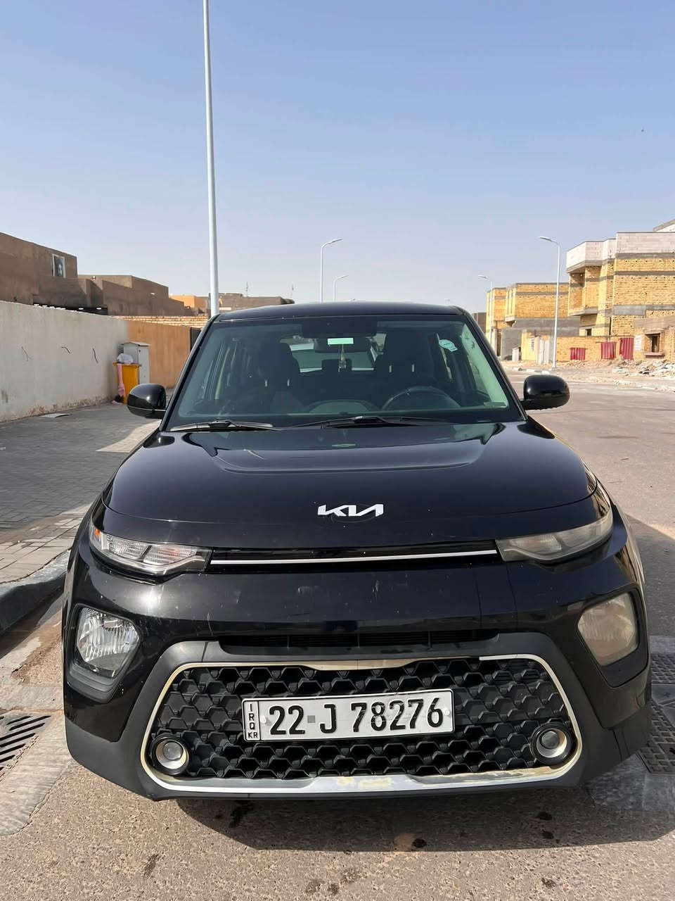 سلام عليكم كيا صول وارد امريكي  موديل2022. محرك 1600 سياره بيها قطعه وحده تبديل ماشيه 101330km.  مكينه وكير كفاله .
الموصفات.
كامره خلفيه 
نضام قياده ثنين 
تحكم ستيرن 
السعر .130
الهاتف ***********
