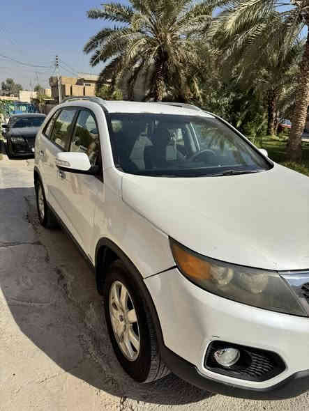 السلام عليكم 
 كيا سورينتو 2013، وارد كندي، بدون أيرباك، بحالة جيدة. السيارة لديها حادث بسيط موضح بالصورة، يشمل صبغ دعامية وبنيد وجاملغ.

*المواصفات:*

- محرك 6 سلندر 3,500
- 7 راكب
- 3 قطع تبريد
- تحكم مقود
- مانع انزلاق
- شاشة وكاميرا
- تدفئة مقاعد
- فور ويل
- رقم بغداد
- حدادة صدر وتايرات ومنظومة تبريد جديدة
- الكير والمحرك مكفولات

*الحالة:*

- السيارة بيها تكشير بسيط وهذه بكل السورنتو تحتاج إلى عناية بالكشر فقط، الدواخل كله جديد.

*السعر:* 153$ قفل

*للتواصل:* ***********
السياره موجوده ببغداد الدوره
