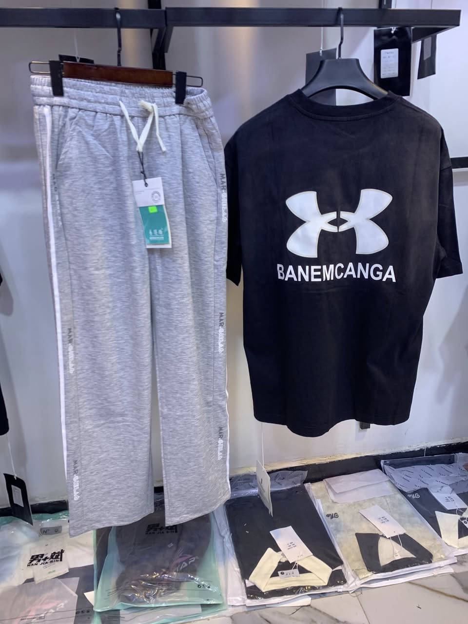 بسم تعالى نبلش موسم الصيف وياكم

#ازياء_علاء_حسن_للألبسة_الرجاليه👖 شارع النفط

✅✅✅
متوفر خدمه توصيل 
                     🤲
                       

 زورونا لعنوان الكوت  شارع النفط 

 مقابيل يوسف للعطور او كوفي السكوندي

للاستفسار الاتصال على الرقم ***********  أو ع واتساب
