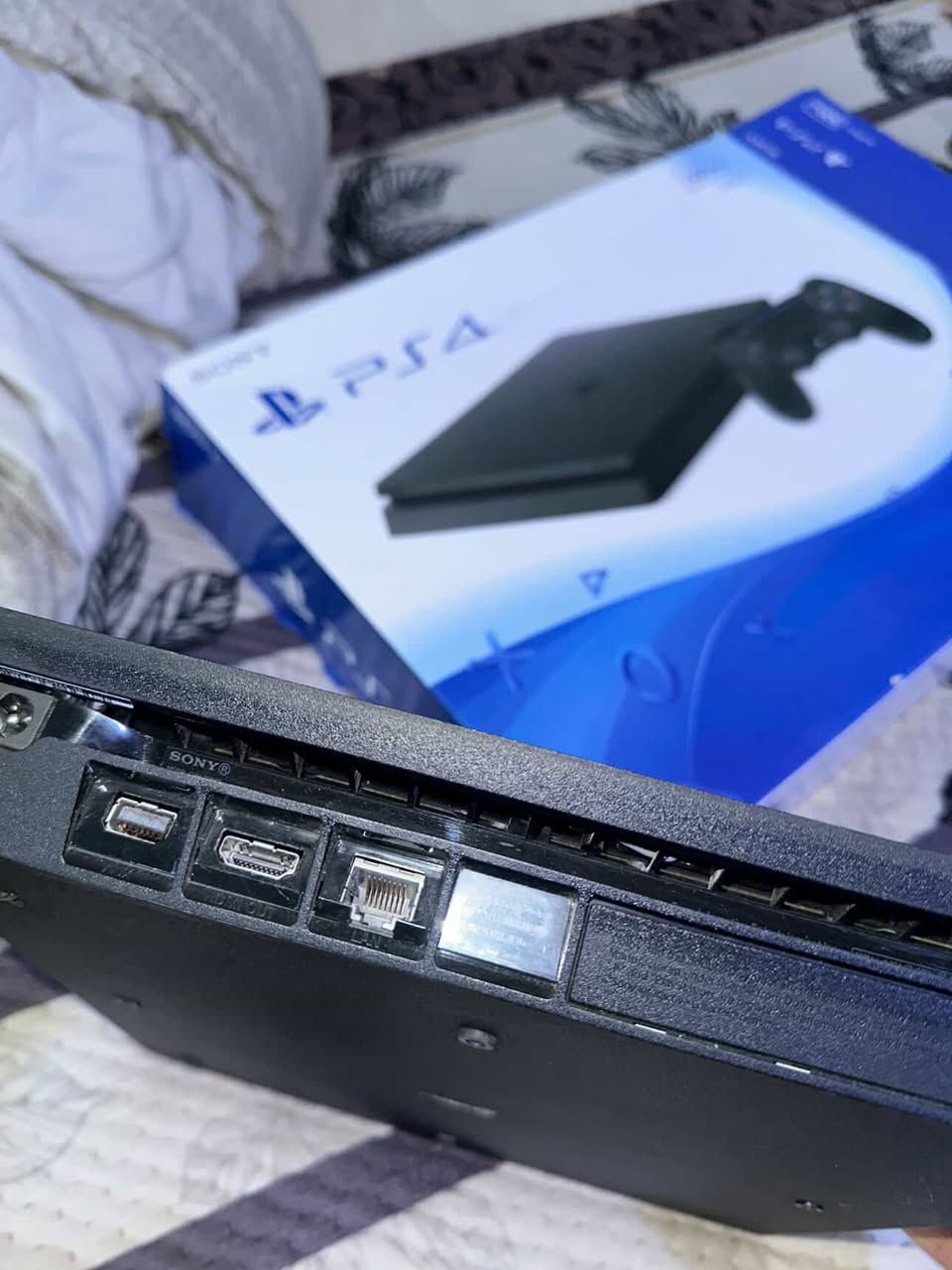 سلام عليكم
بلي 4 سلم للبيع
جهاز نظيف مامفتوح 
ويا فيفا
ويده اصليه 
وكارتونه
وملحقات 
مامتواجد عله فيس
هذه رقمي موجود واتساب هين
***********
