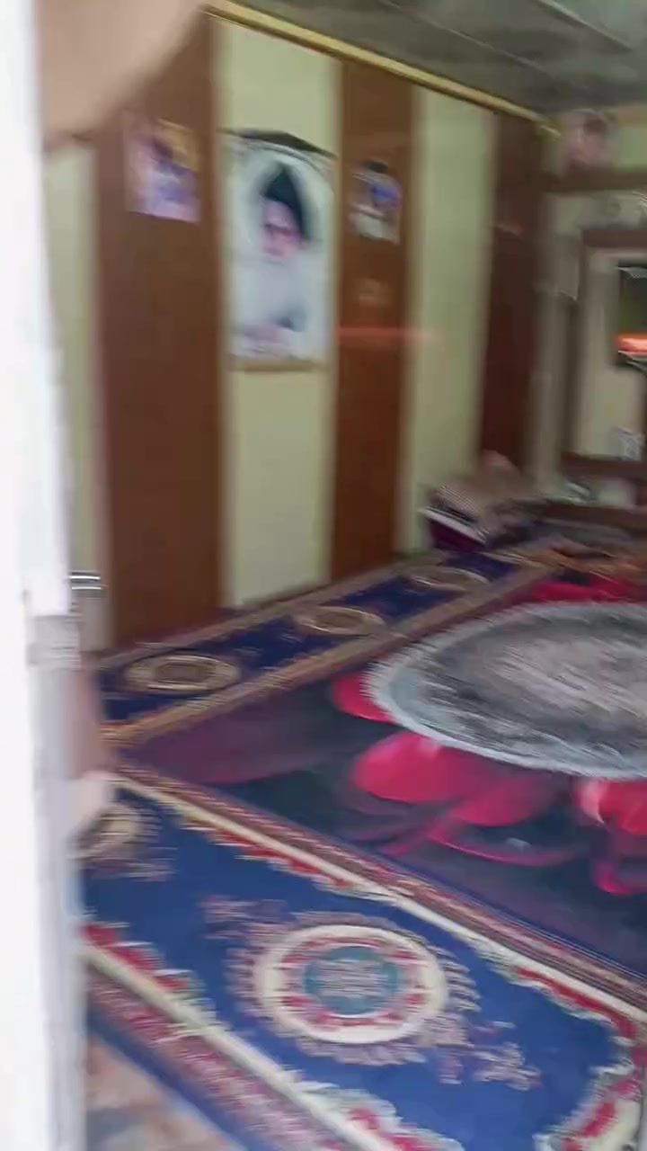 السلام عليكم 
بيت تجاوز في منطقه ام الكبر والغزلان مساحته 135 متر يتكون من غرفه نوم وصاله واستقبال ومطبخ وصحيات ...
الشارع مقرنص مجاري جديدة و كهرباء جديدة 
الاستفسار ***********
