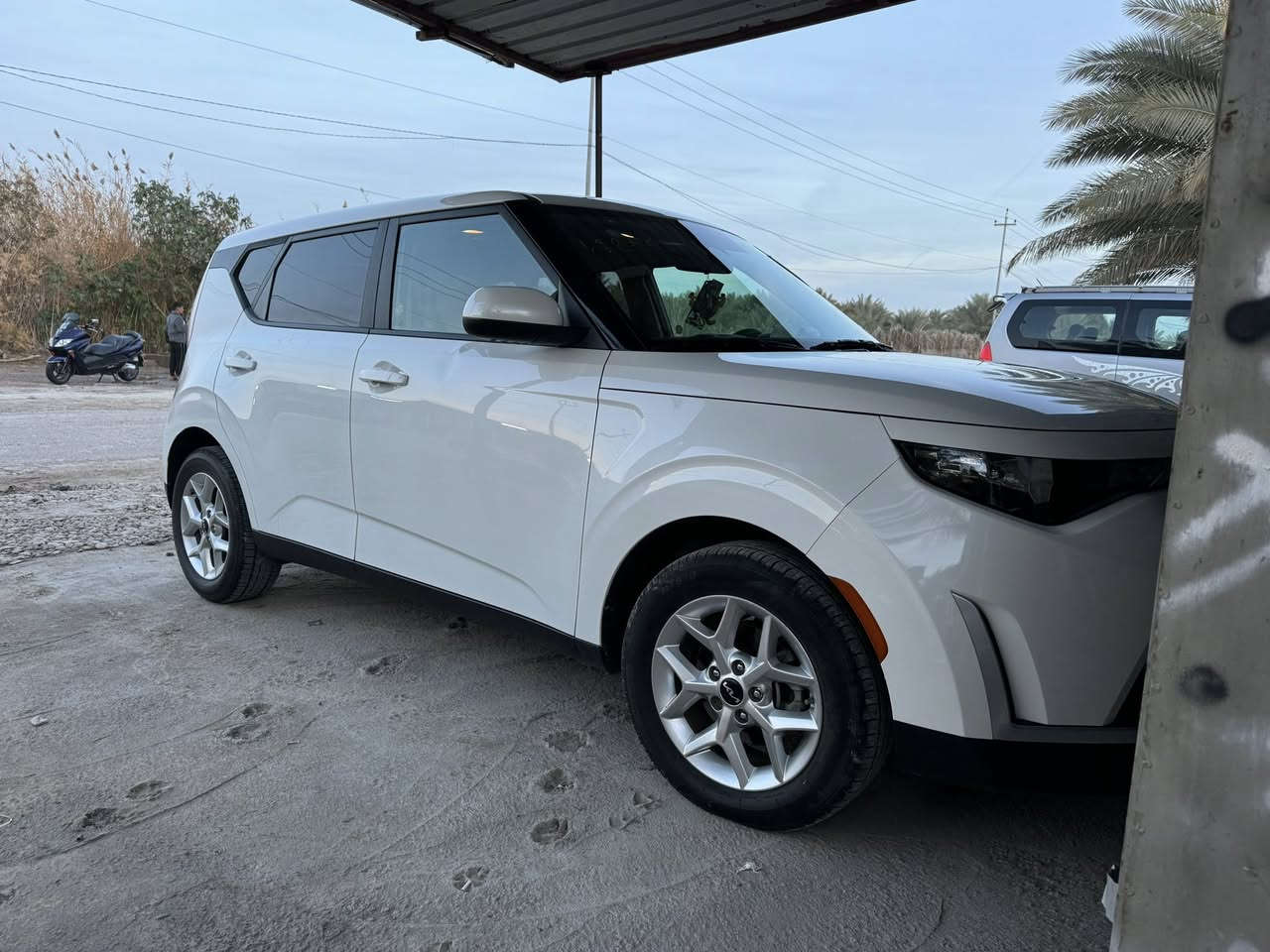 السلام عليكم 
صول 2024سياره جديده بمعني الكلمه بدون لوحات 
حادث مالته بارد فقط ماشيه ٣٥ 
سعر السياره 160 وبيه مجال 
مكان سياره بابل شوملي رقم موبايل ***********
