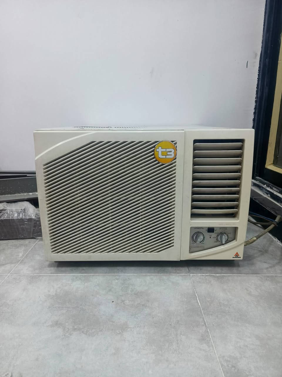 مكيف الحافظ ٢ طن تدفئة تبريد خير من الله ما داخل تصليح ابد ب٣٢٥ مجاله بسيط جدا وطباخ ٤ عيون شغال هو والفرن نقص بس جامة أمامية ب٥٠ مكاني الدورة شارع ستين ***********
