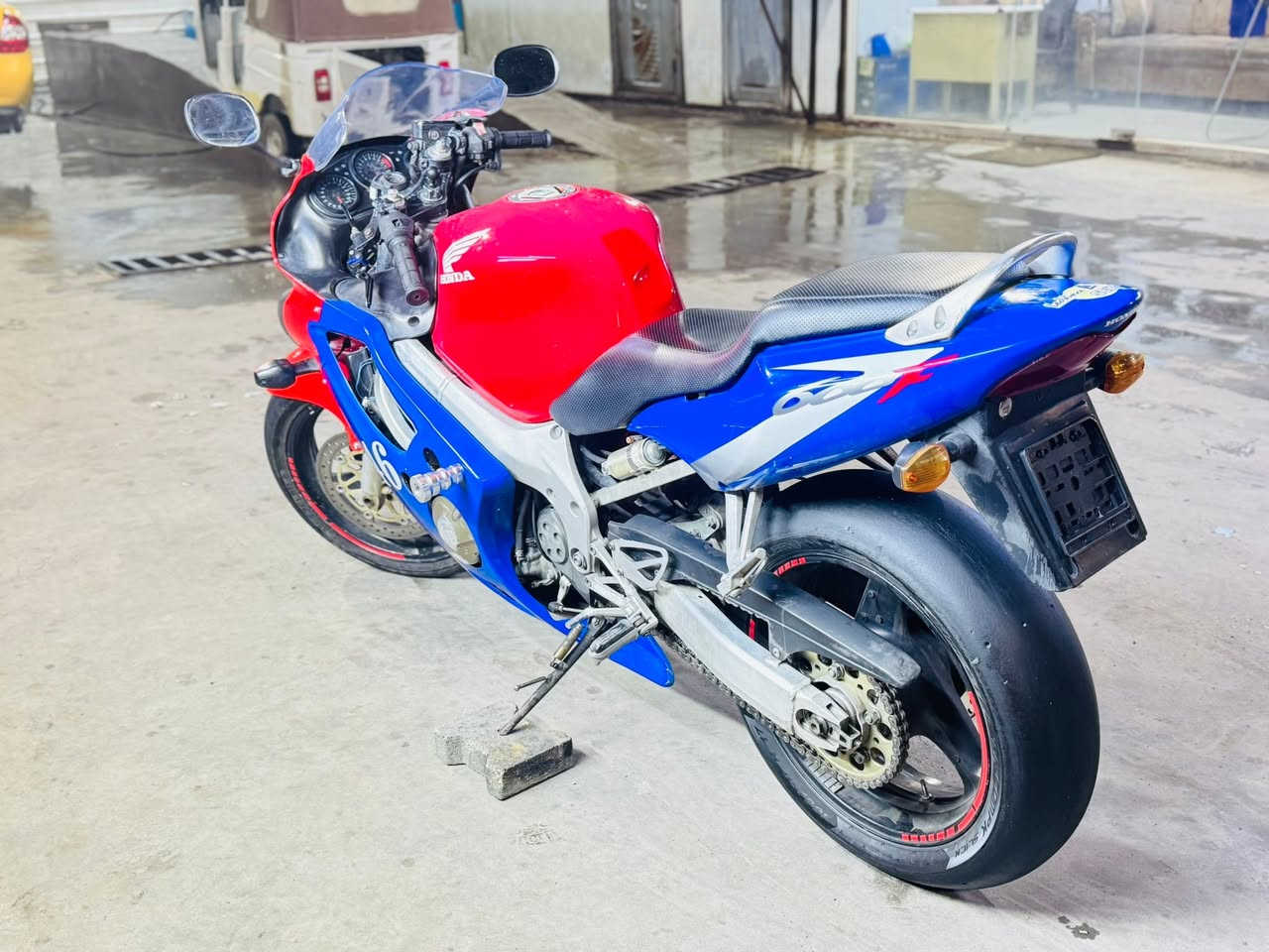 .
سلام عليكم 
افوراي 600 
2006 
كفاله عامة 
برغي ممفتوح بيهة 
كامله مابيهة نقص 
زوج تايرات جلاتين جدد 
تراي وين ميعجبك 
السعر خاص 
مكاني بغداد الحسينية 

‭***********‬
