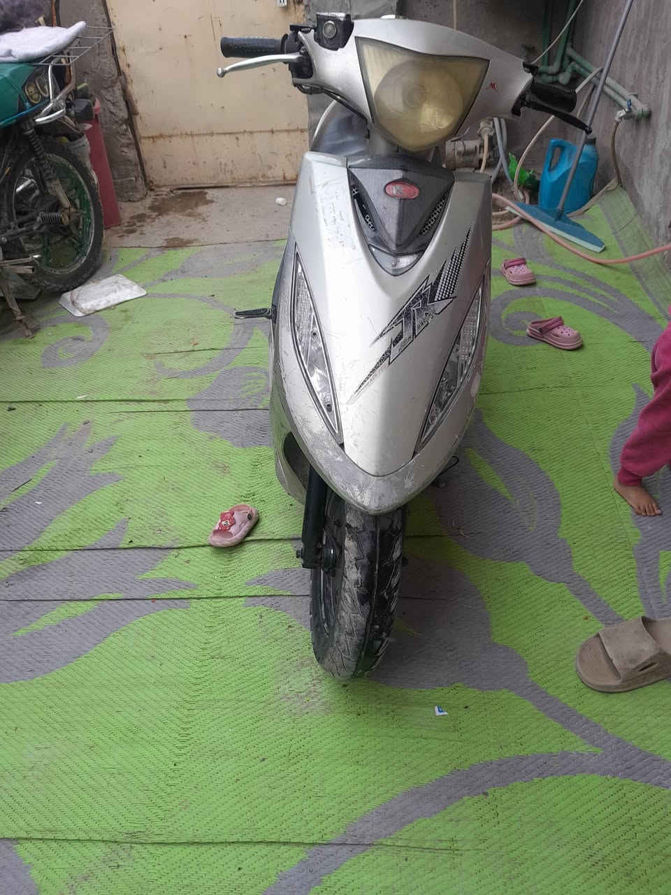 السلام عليكم 
دراجة جاهزة مكينة مامفتوحة شلعة تخبل 
بغداد الحبيبية الاستكشافات 
السعر 275 وبيها مجال 
***********
